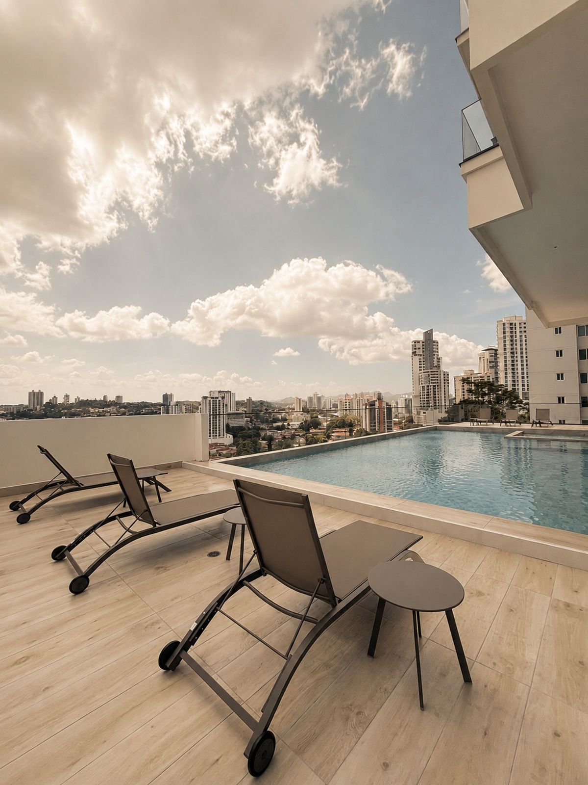 Piscina de Balcony con vista panorámica a la Ciudad de Panamá